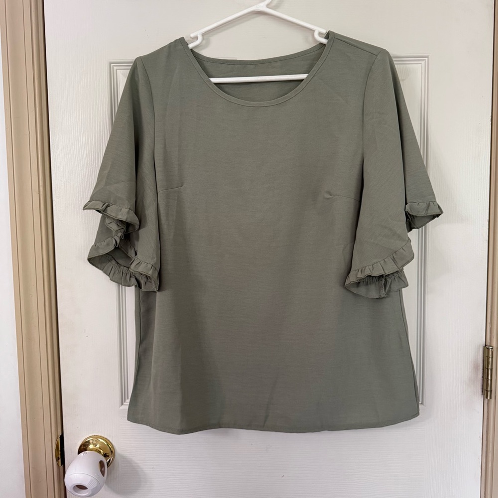 SHEIN Bell Sleeve T-shirt Blouse Light Green Size L Ruffle Sleeve Top Boho Indie